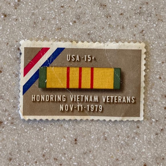 Stamp Collector Find! 15¢ Stamps - Picture 5 of 10